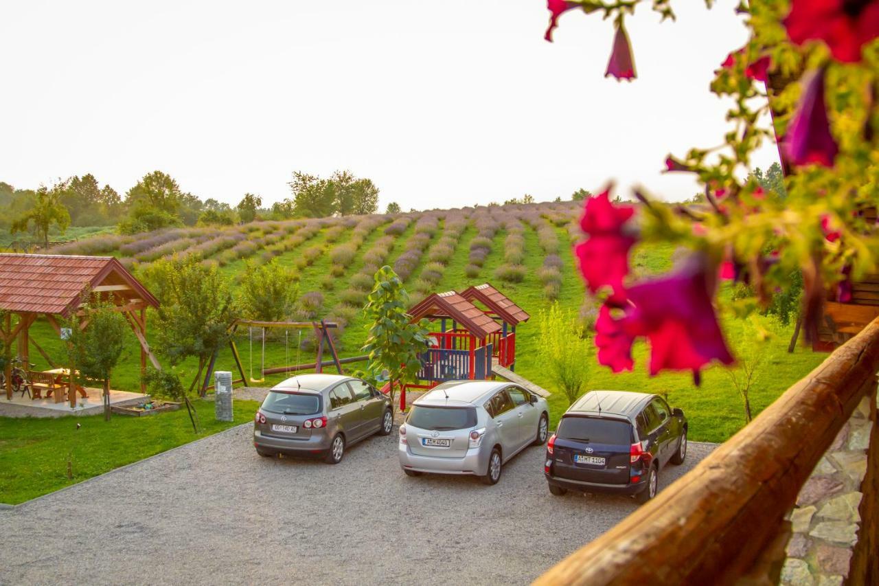Lavanda Farm Apartmani Rakovica Ngoại thất bức ảnh