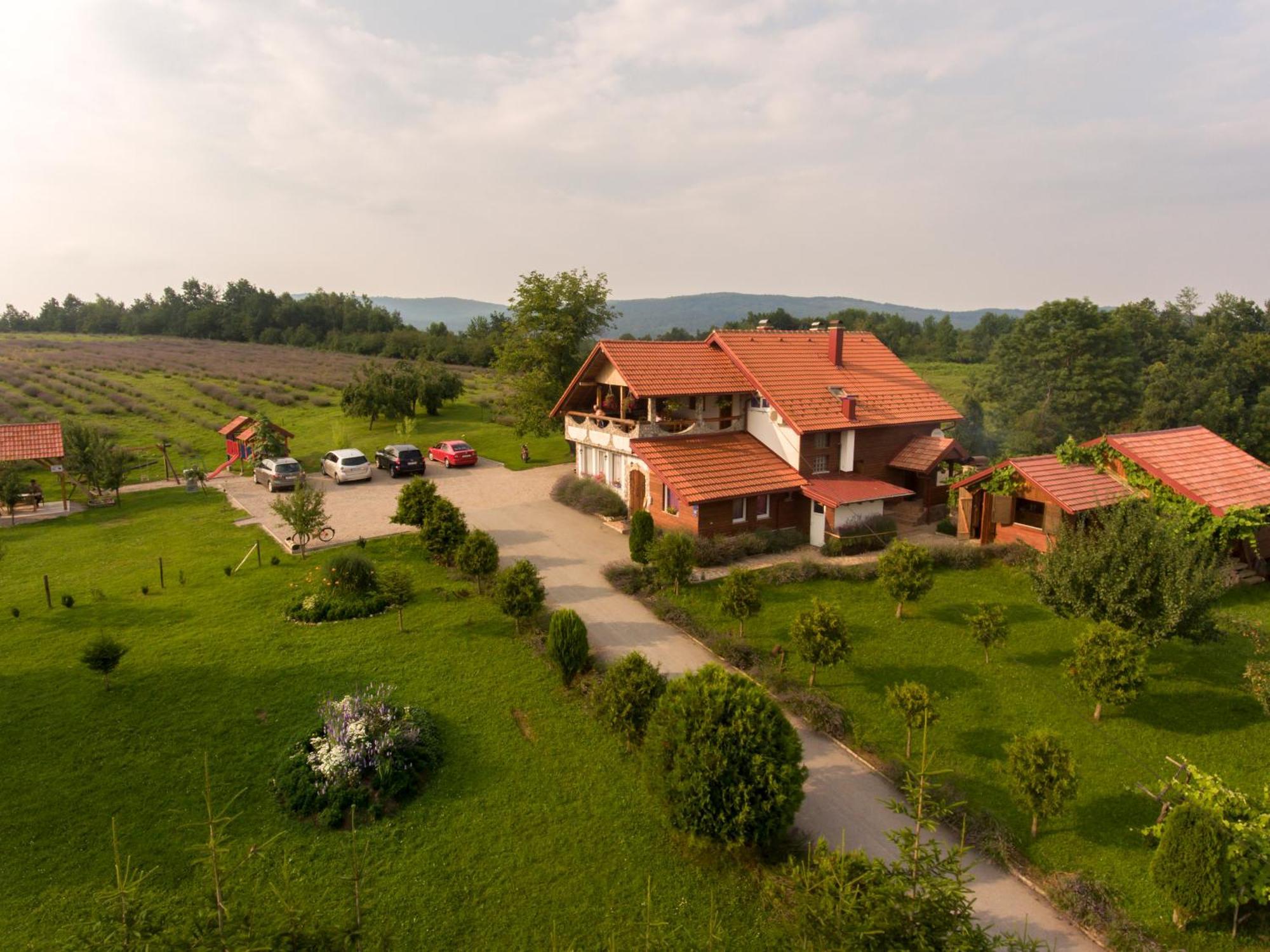 Lavanda Farm Apartmani Rakovica Ngoại thất bức ảnh