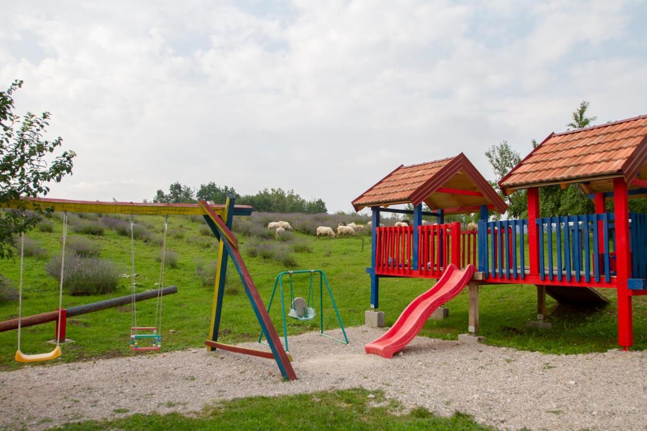 Lavanda Farm Apartmani Rakovica Ngoại thất bức ảnh